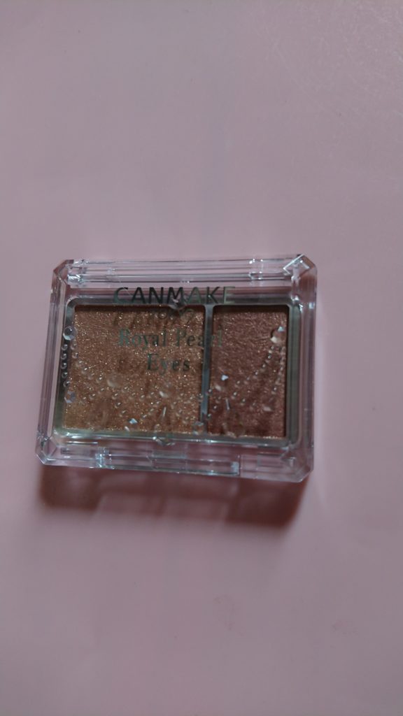 キャンメイクのアイシャドウ（シュガーブラウン）
