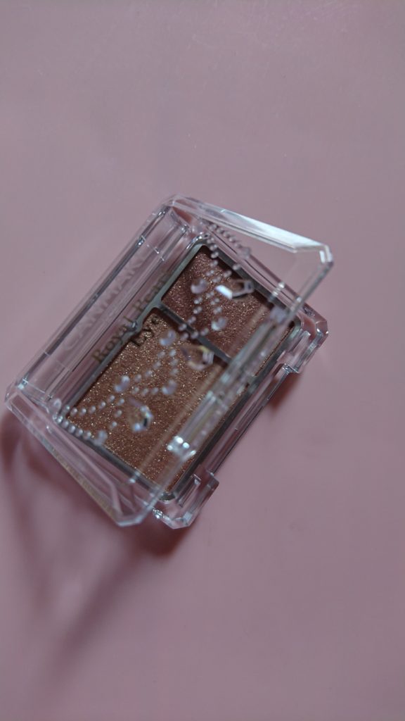 キャンメイクの「ロイヤルパールアイズ」パッケージ