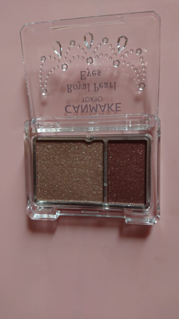 キャンメイクのアイシャドウ（ワイングレージュ）