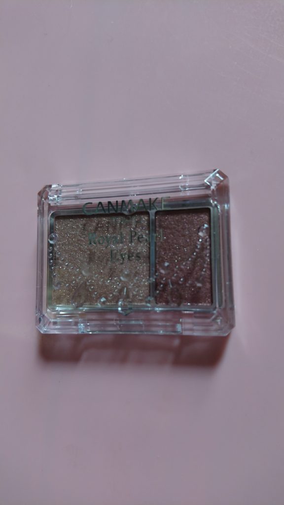 キャンメイクのアイシャドウ（ワイングレージュ）