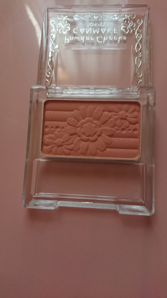 キャンメイクのパウダーチークス（コーラルホログラム）