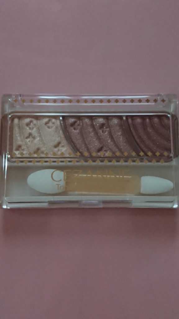 セザンヌのアイシャドウ（レッドブラウン）