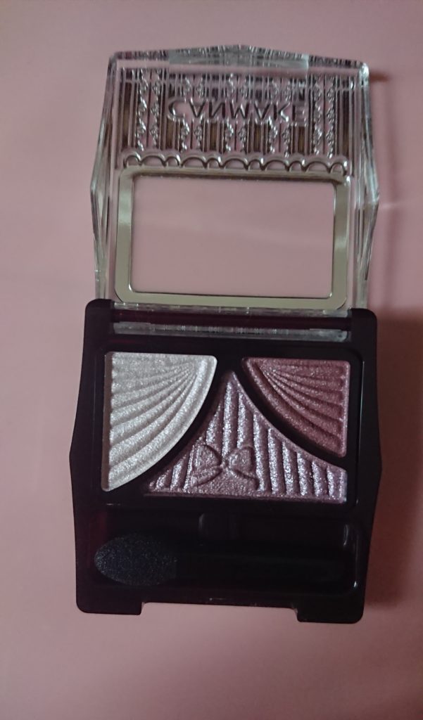 キャンメイクのジューシーピュアアイズ（ナイトラベンダー）