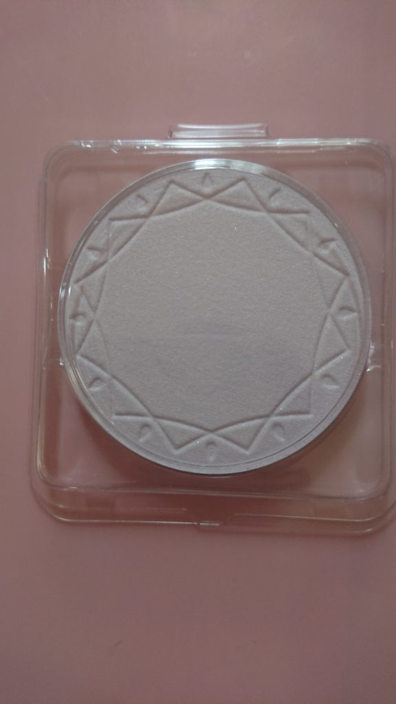 セザンヌのUVクリアフェイスパウダー（ラベンダー）