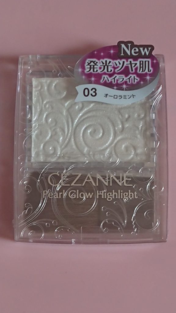 セザンヌのパールグロウハイライト（オーロラミント）
