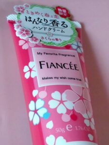 フィアンセの桜の香りのハンドクリーム