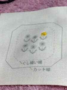 タンポポの刺繍　作りかけ