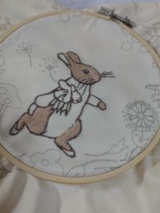 ピーターラビットの刺繍（制作途中）