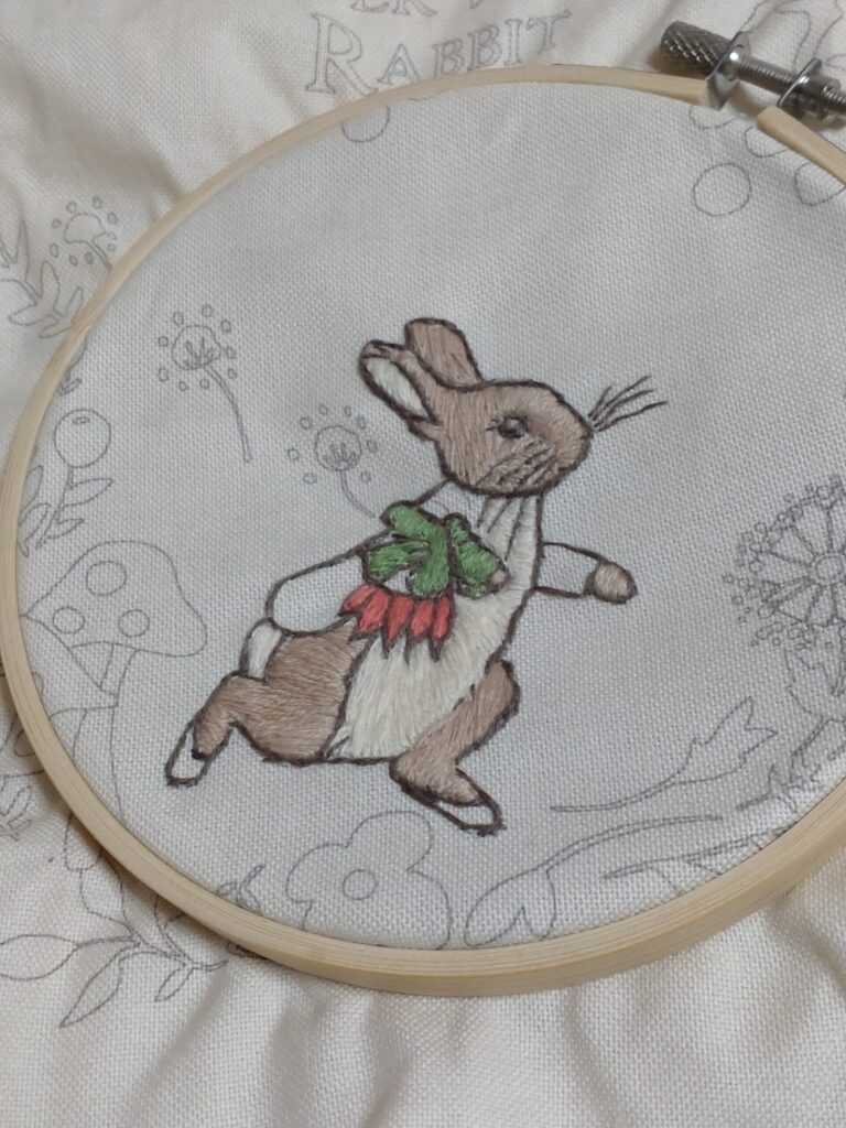 ピーターラビットの刺繍の途中