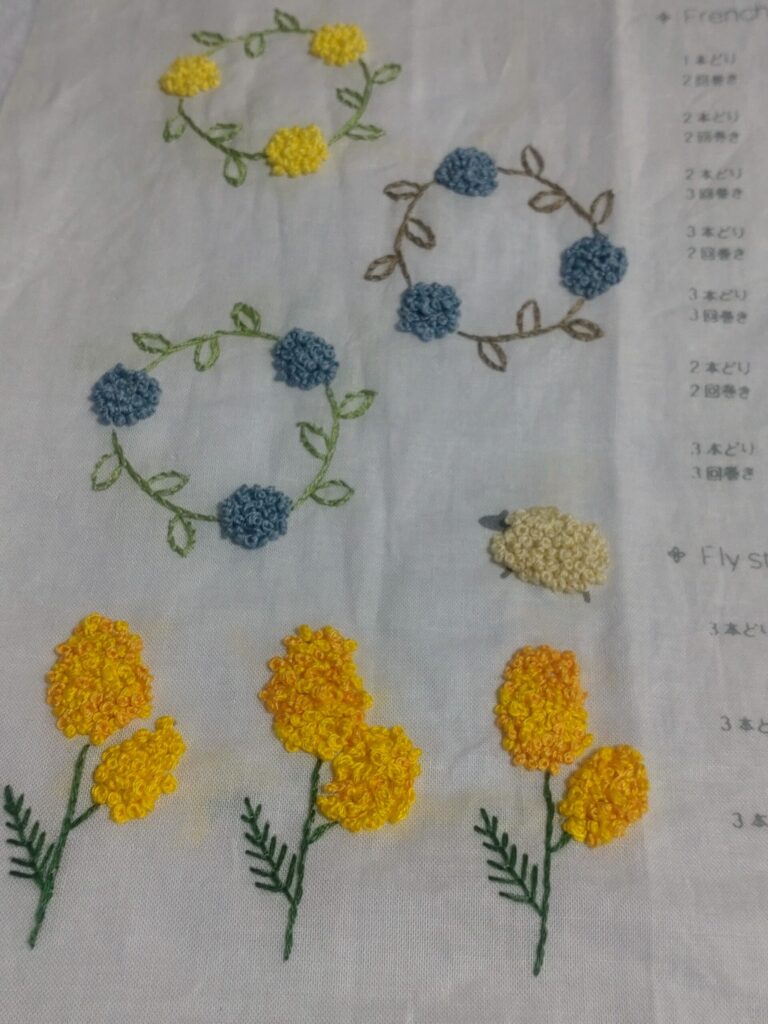 セリアの刺しゅうプリントクロス（フレンチノットステッチ/ミモザの図案）
