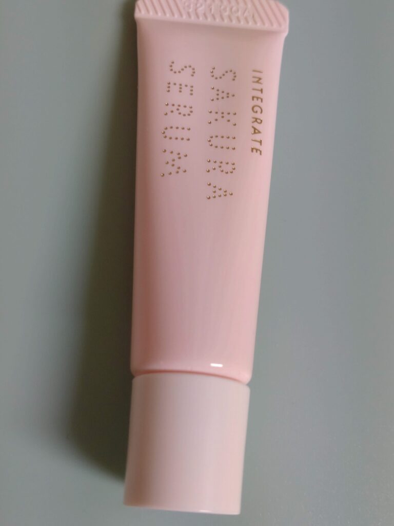 インテグレートのリップエッセンス（さくらいろ）